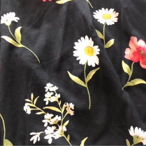 Forever 21 Black Floral Skater Skirt - Picture 4 of 4